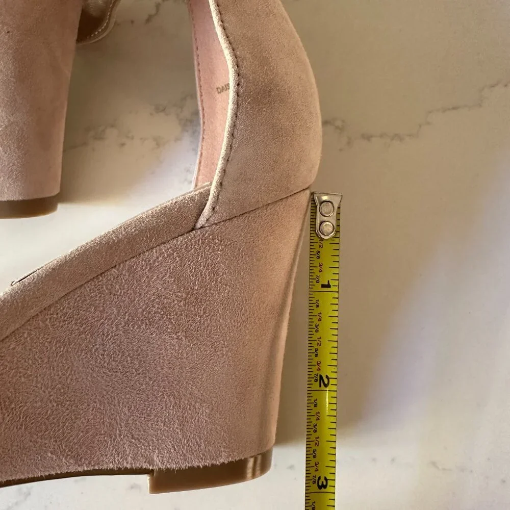 NWT Saks Fifth Avenue Suede Wedges, 8.5, light pink/nude - Picture 8 of 8